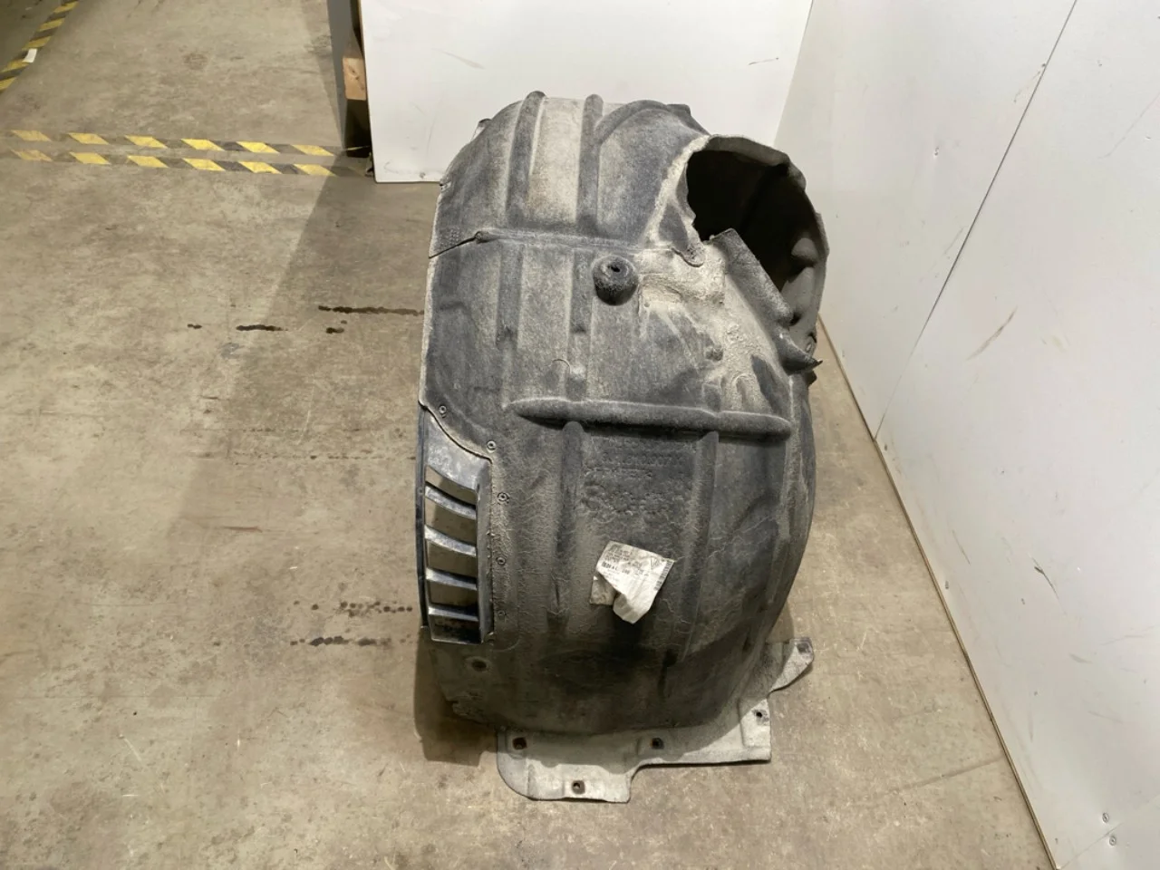 Porsche TAYCAN 2020- Inner fender liner view 2