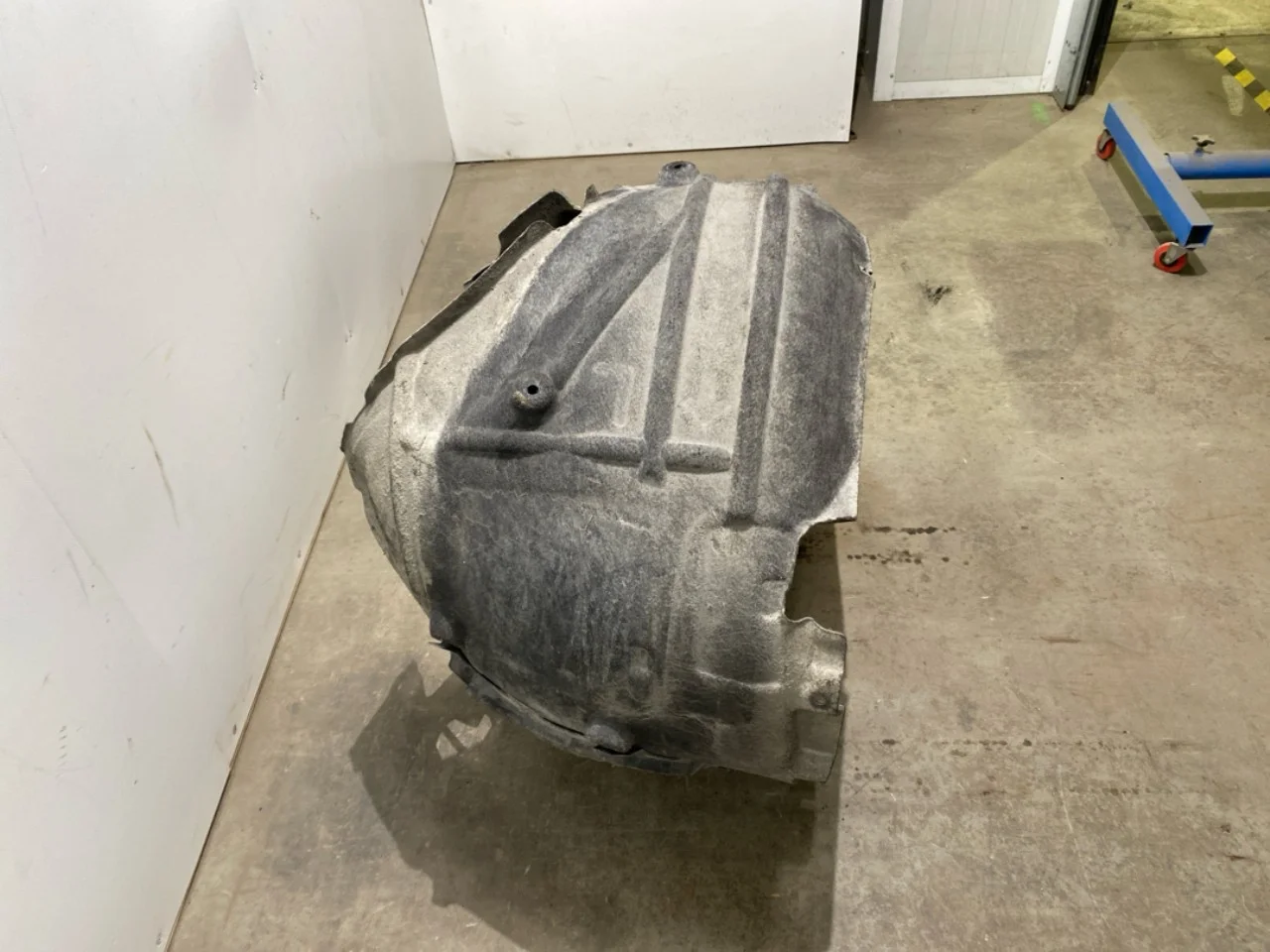 Porsche TAYCAN 2020- Inner fender liner view 3
