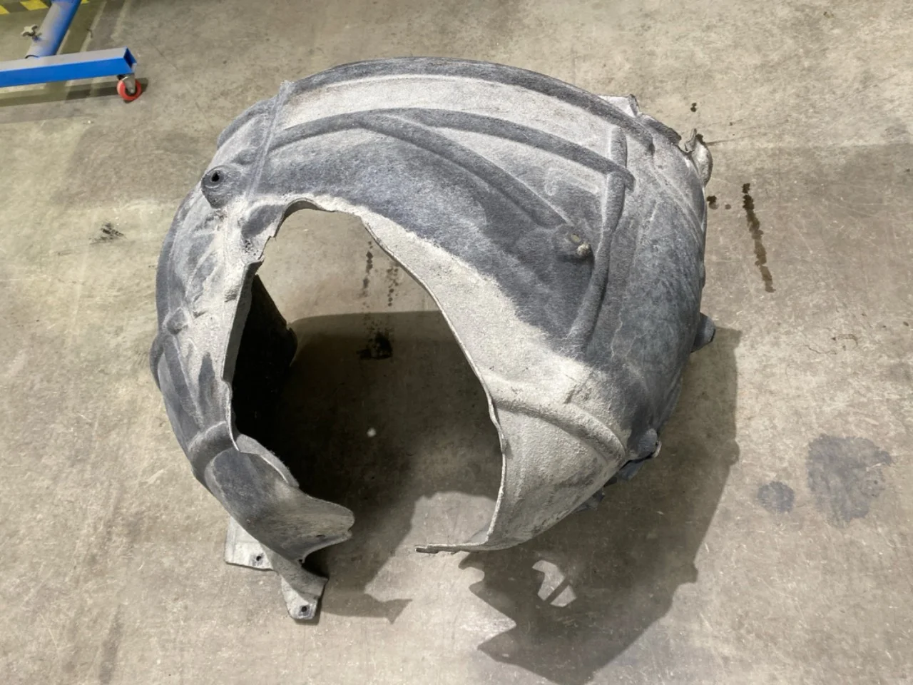 Porsche TAYCAN 2020- Inner fender liner view 4