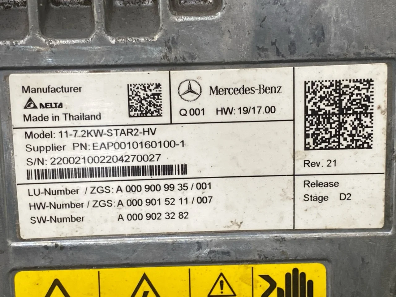 Mercedes EQB X243 2022- Battery charger view 4