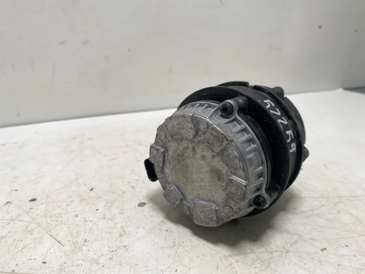 Mercedes EQB X243 2022- Circulation pump view 2