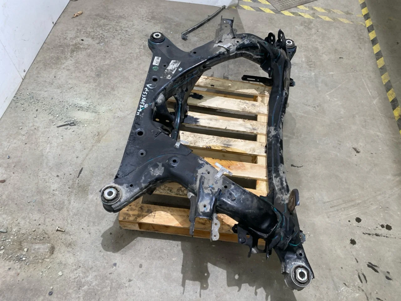 Tesla MODEL Y 2021- Traversă punte spate / cadru auxiliar vedere 2
