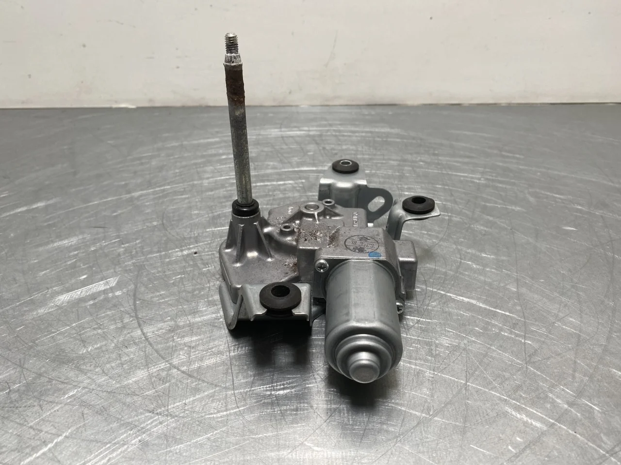 Nissan LEAF 2017-24 Tailgate wiper motor view 2
