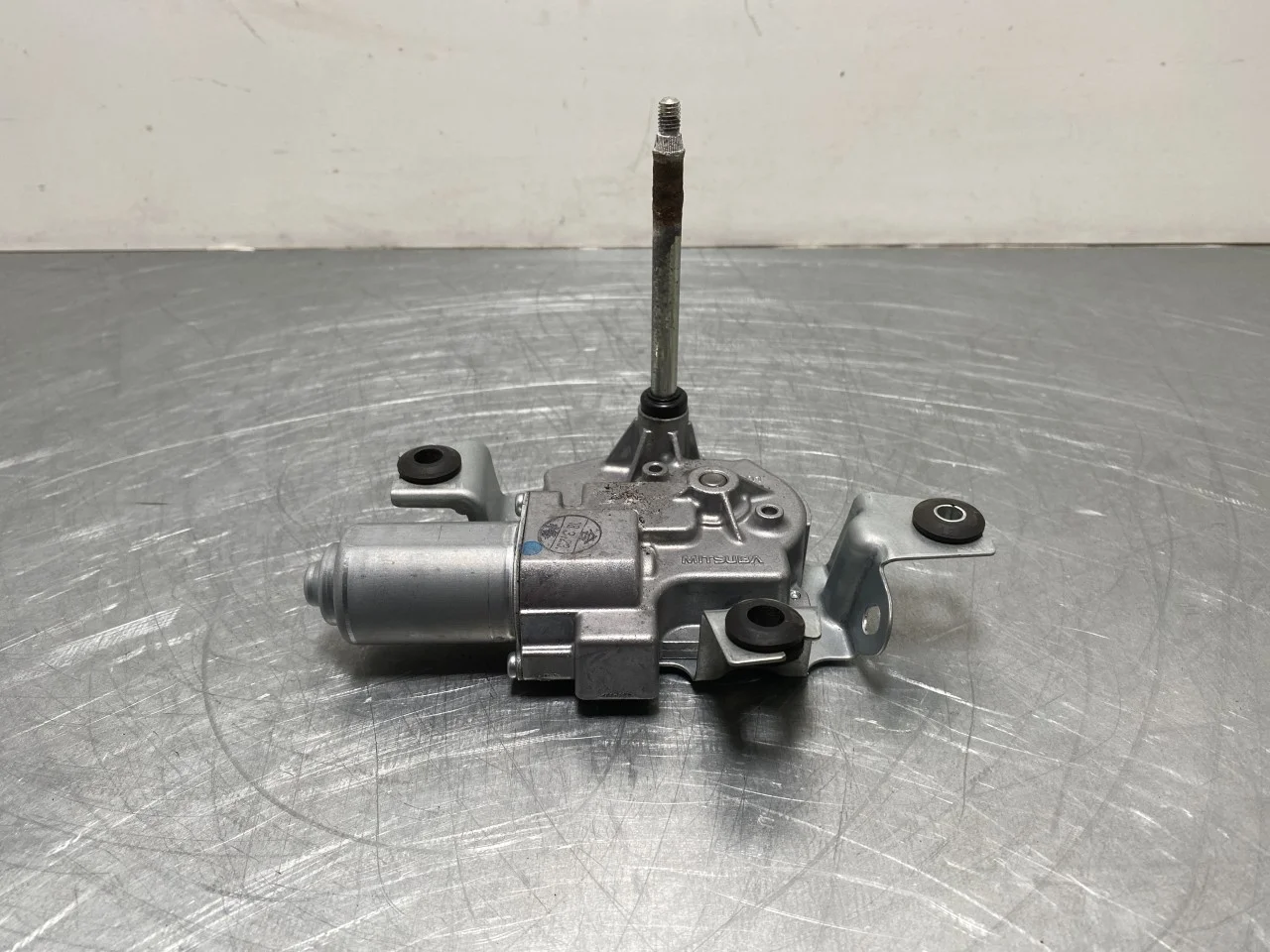 Nissan LEAF 2017-24 Tailgate wiper motor view 3