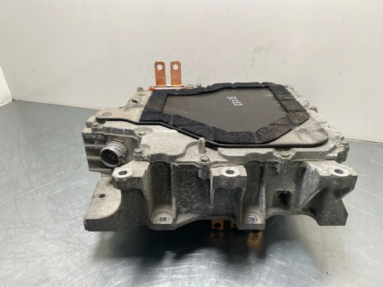 Nissan LEAF 2017-24 Inverter, 12-220V view 3