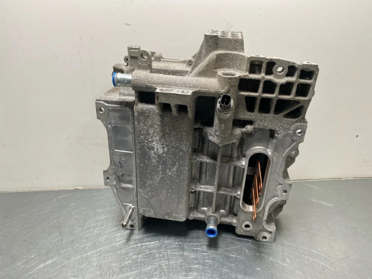 Nissan LEAF 2017-24 Inverter, 12-220V view 4