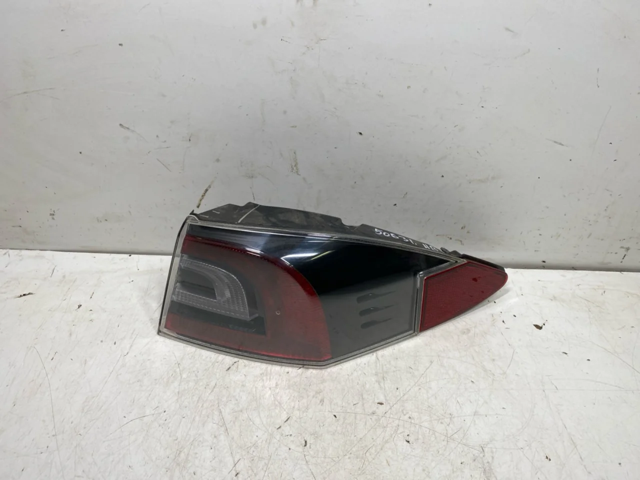 Tesla MODEL S 2013- Hátsó lámpa, jobb
