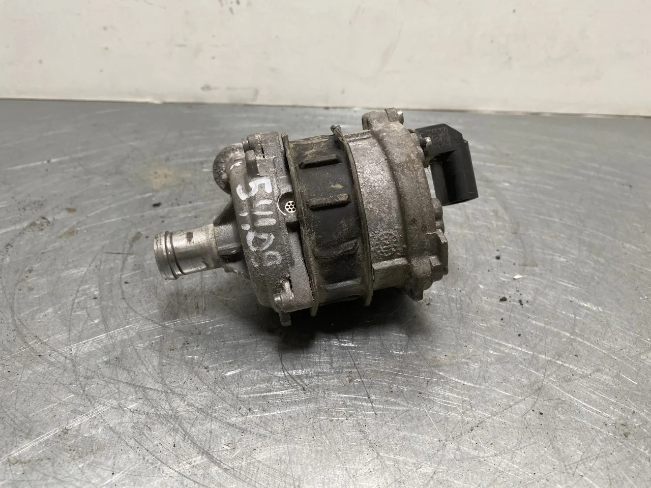 Porsche TAYCAN 2020- Circulation pump view 3