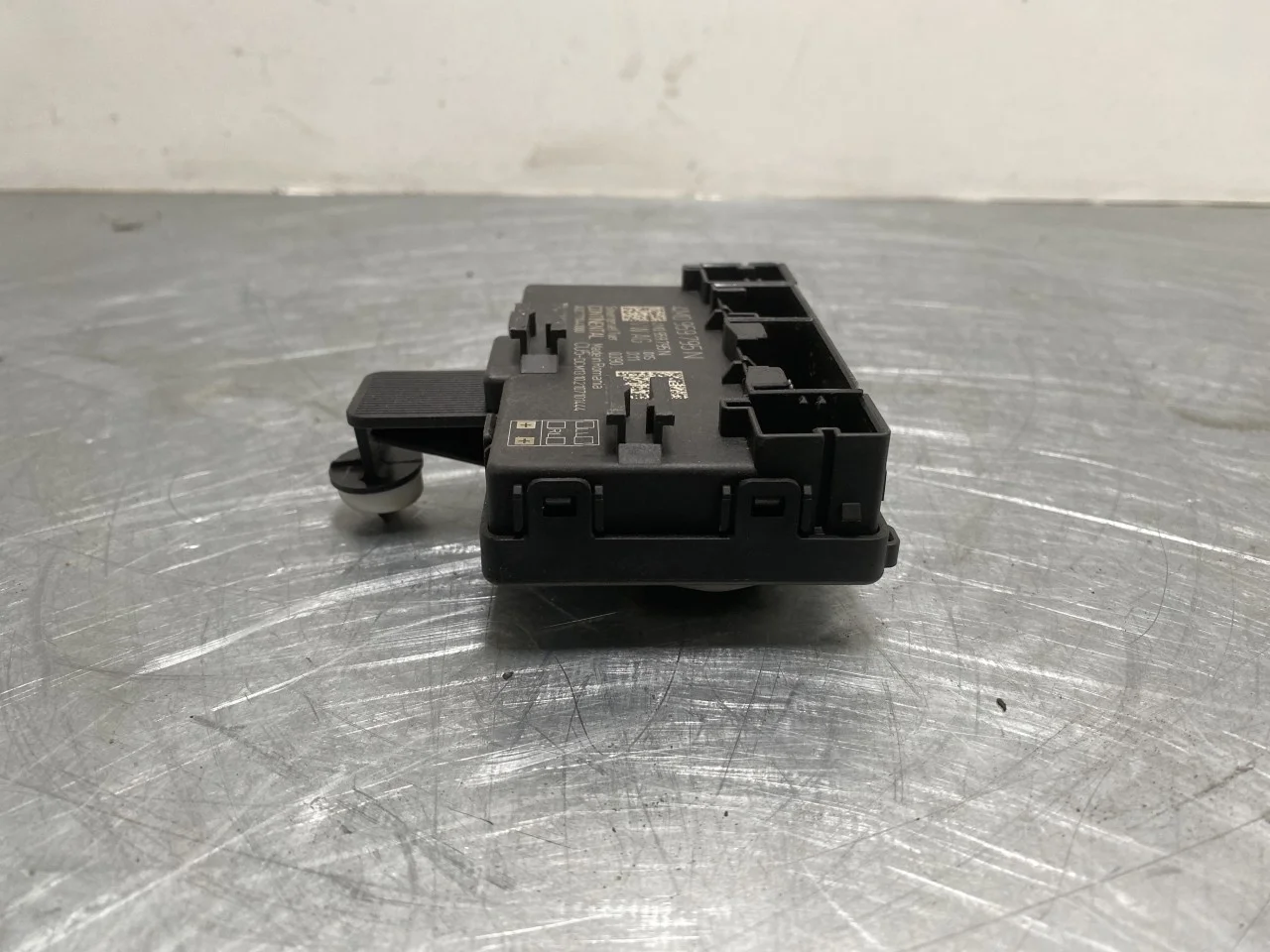 Porsche TAYCAN 2020- Door control unit view 2