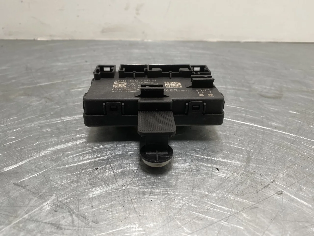 Porsche TAYCAN 2020- Door control unit view 3