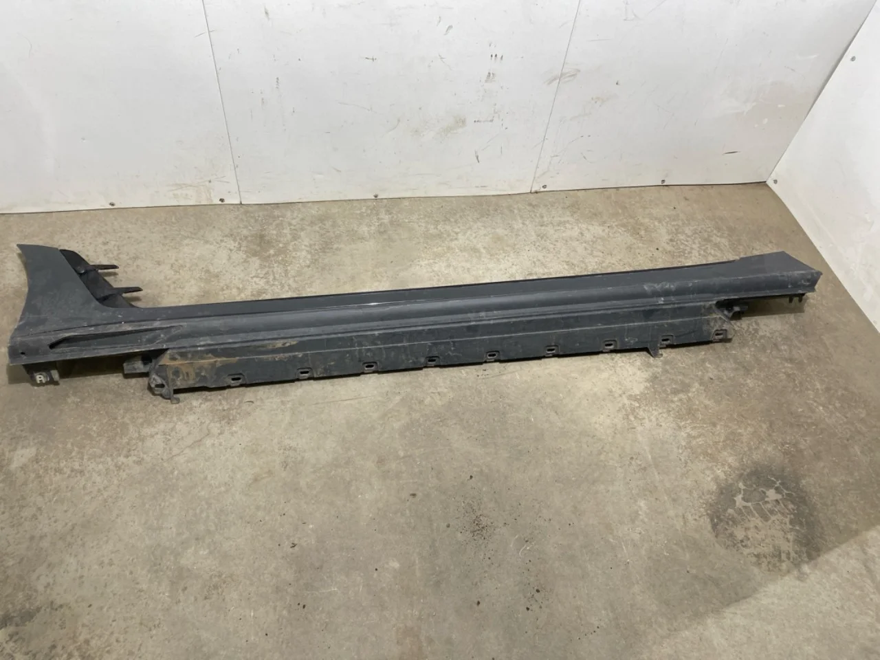 BMW I4 G26 2021-> Küszöb burkolat, bal