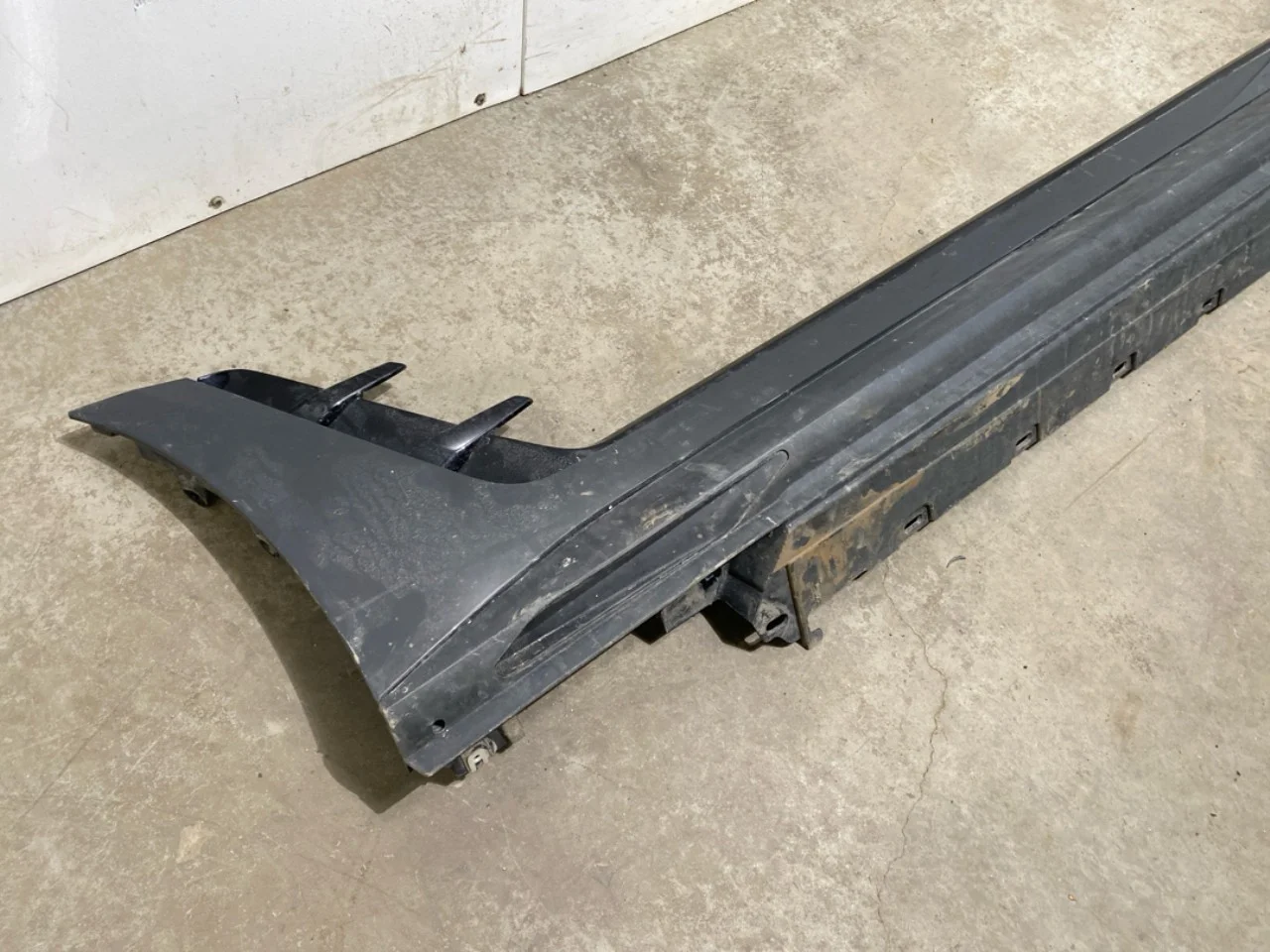 BMW I4 G26 2021-> Ornament prag stânga vedere 2