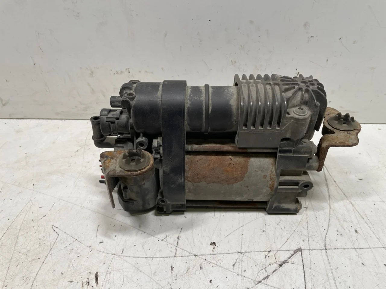 Tesla MODEL S 2013- Suspension compressor