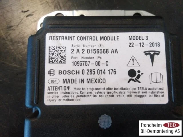 Tesla MODEL 3 2017--> Unitate electronică airbag vedere 3