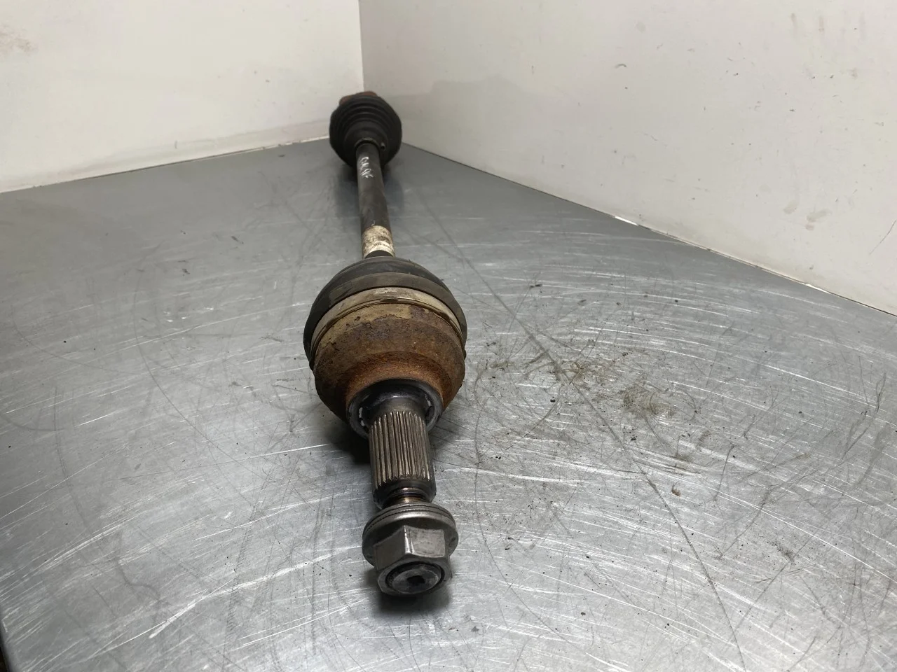 Tesla MODEL Y 2021- Front left driveshaft view 2