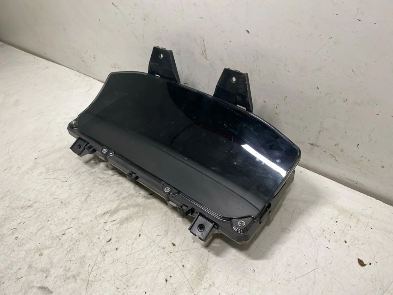 Jaguar I-PACE 2018- Instrument cluster assembly view 3