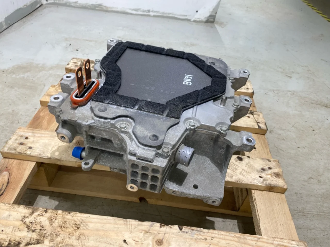 Nissan LEAF 2017-24 Inverter, 12-220V vedere 2
