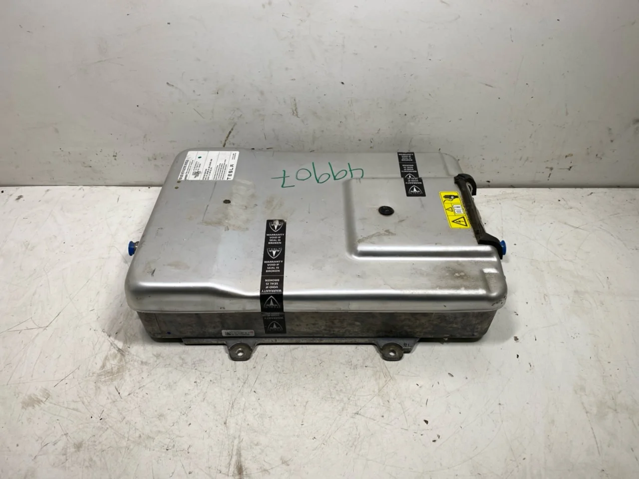 Tesla MODEL S 2013- Battery charger