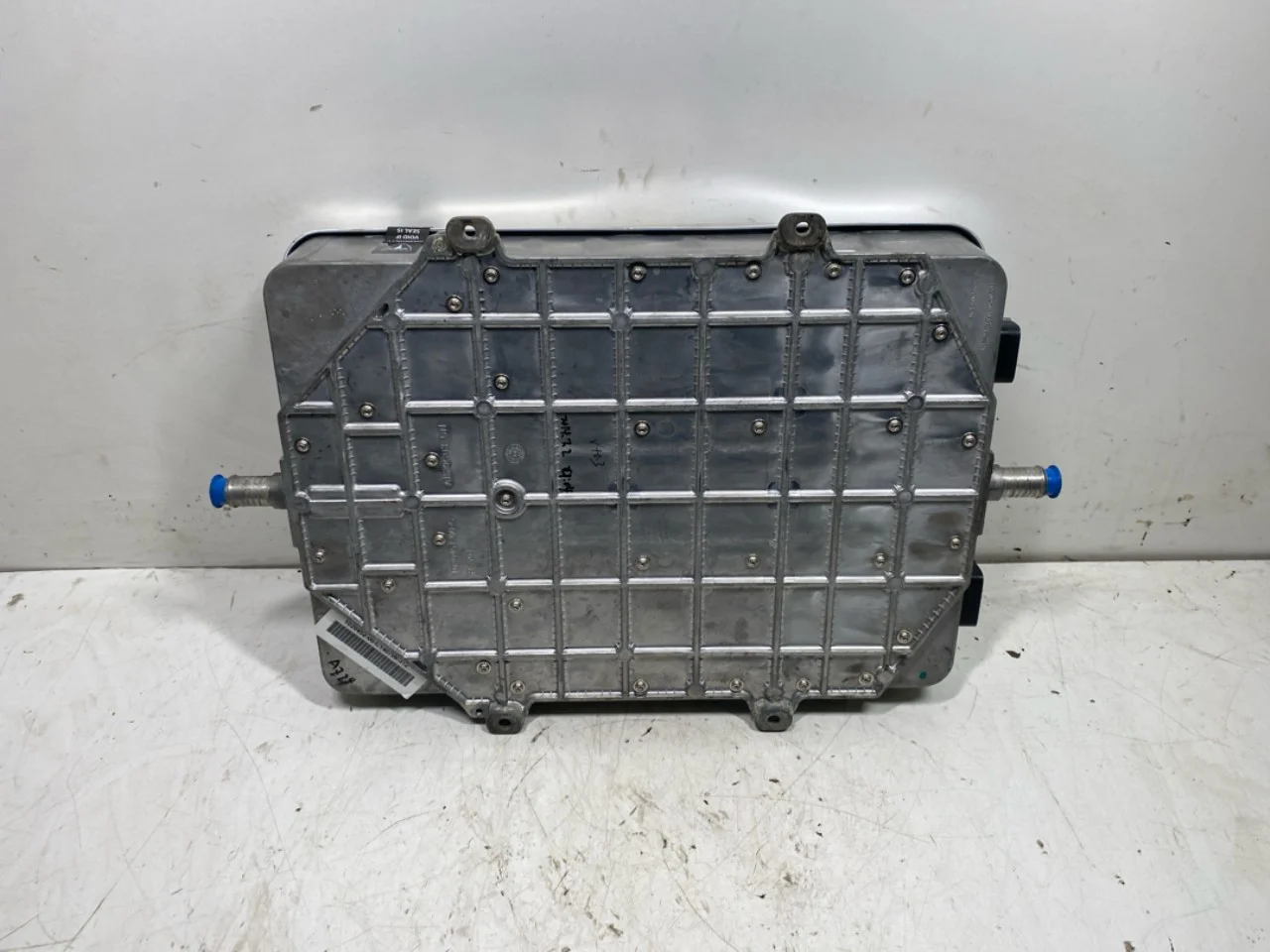 Tesla MODEL S 2013- Battery charger view 4