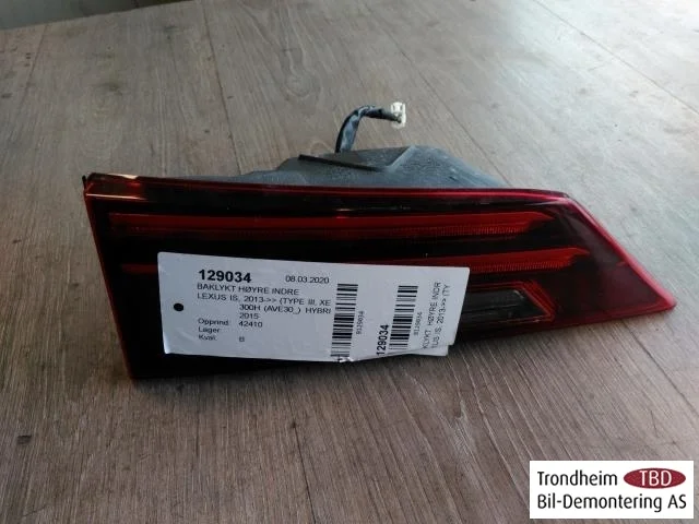 Lexus IS 250/350 2014-20 Hátsó lámpa, jobb, csomagtérajtón (belső)