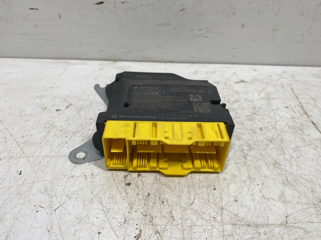 Mercedes EQA H243 2021- Airbag control unit