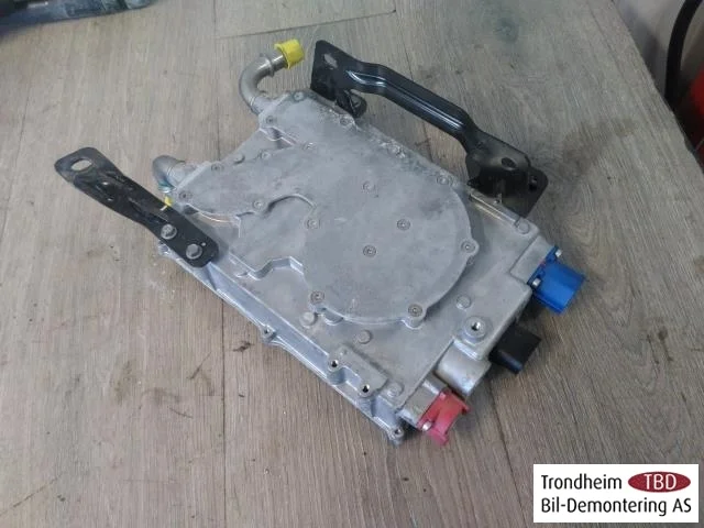 Tesla MODEL S 2013- Feszültségátalakító, akkumulátor nézet 2