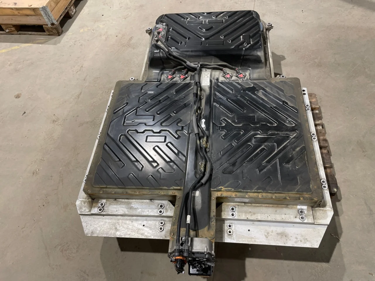 Mercedes EQA H243 2021- High-voltage battery view 4