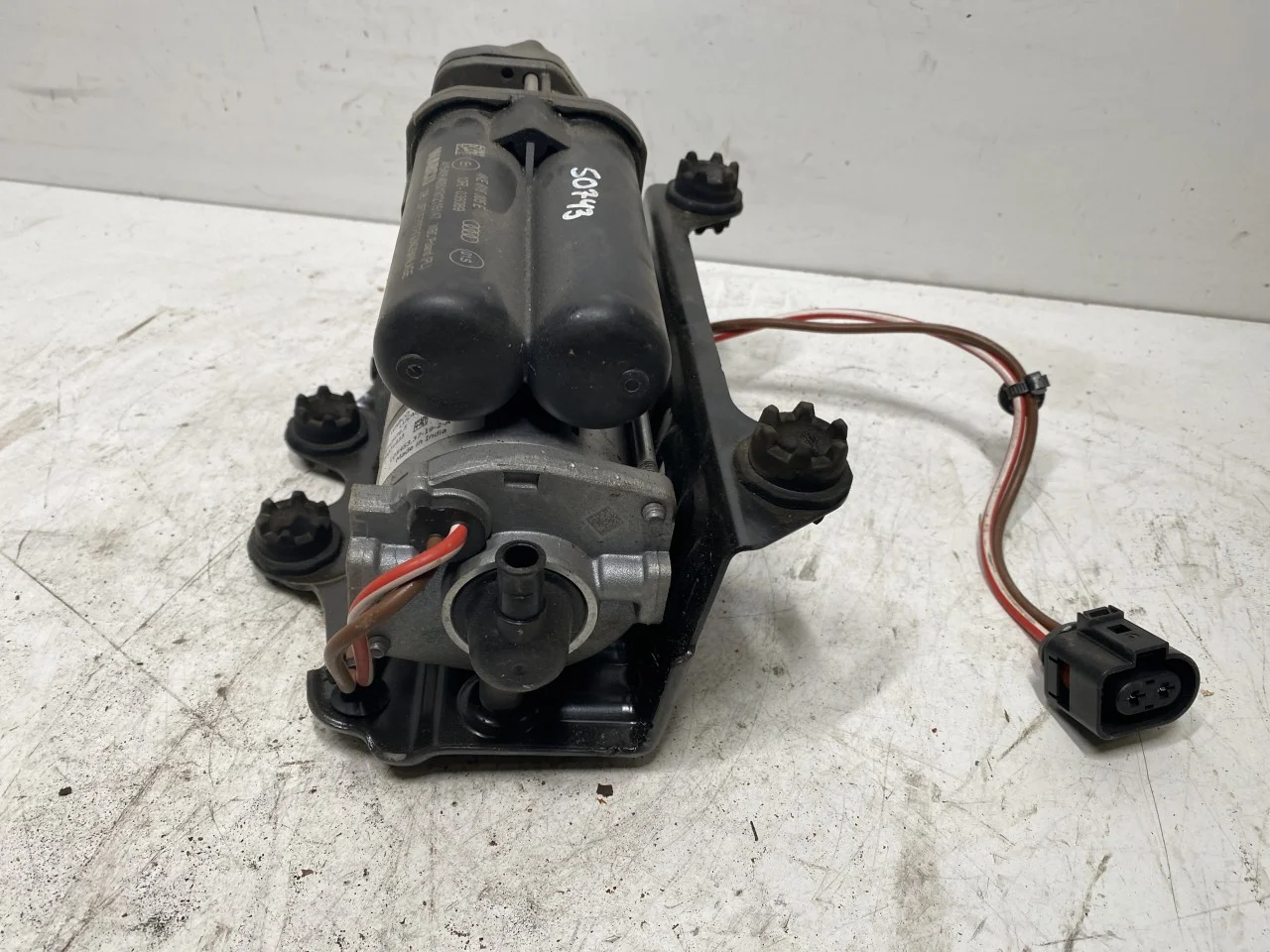 Audi E-TRON, S GE 2019- Suspension compressor view 3