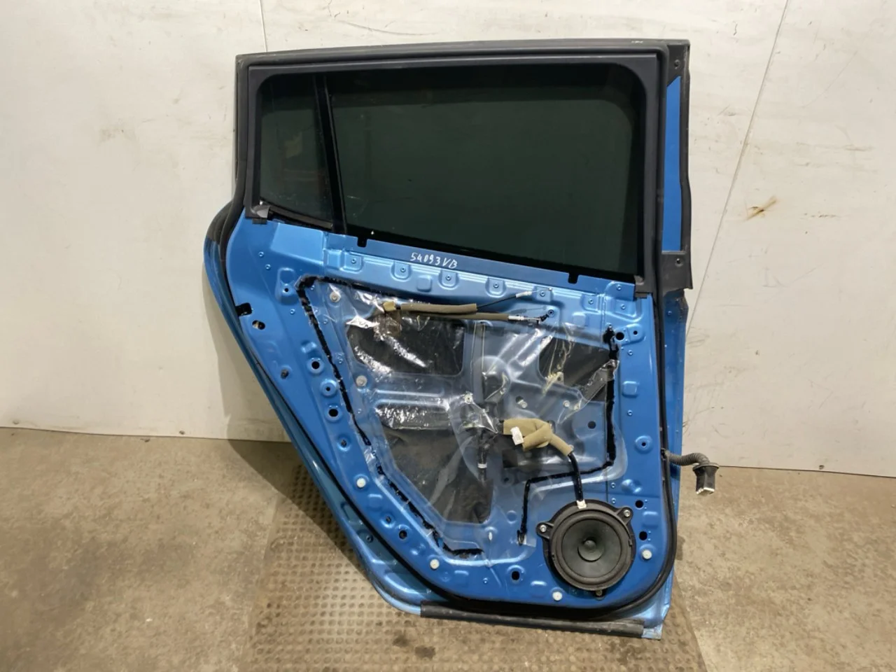 Nissan LEAF 2011-17 Rear left door, 4-door view 4