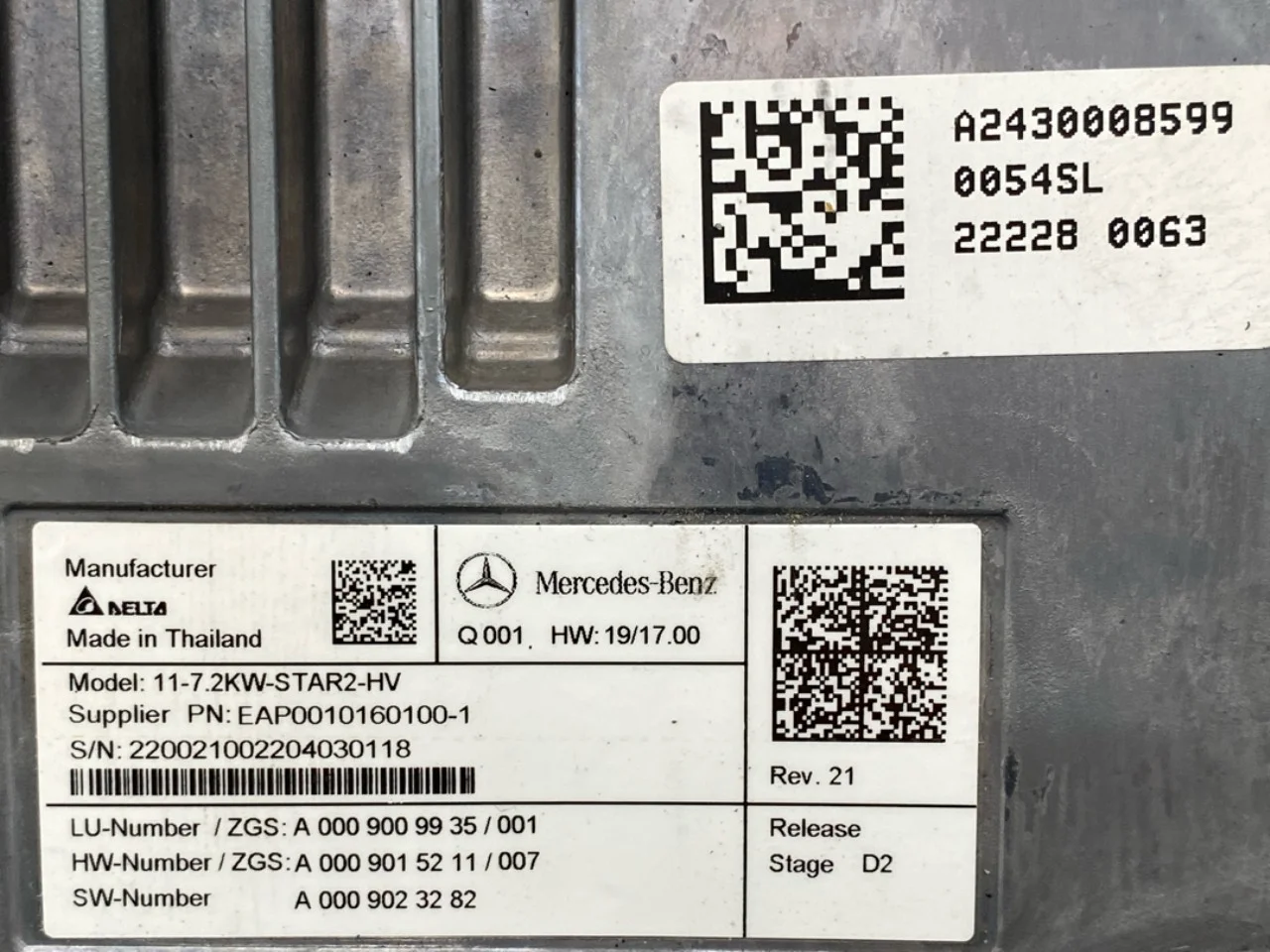 Mercedes EQA H243 2021- Încărcător baterie vedere 3