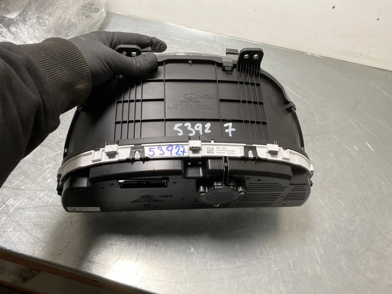 Hyundai KONA / ELECTRIC 2018-23 Instrument cluster assembly view 2