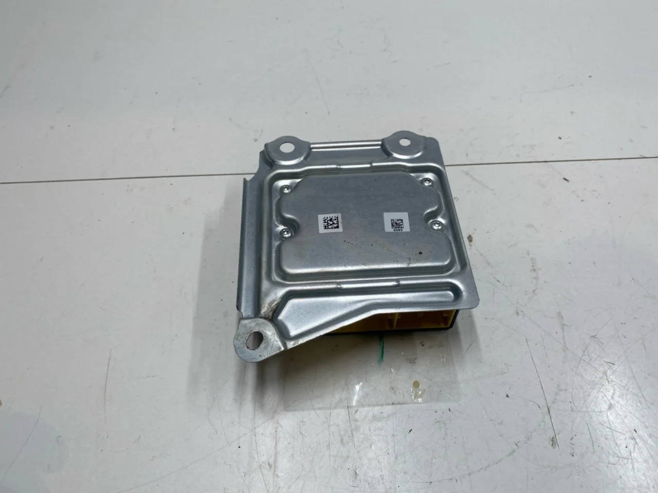 Nissan LEAF 2017-24 Airbag control unit view 2