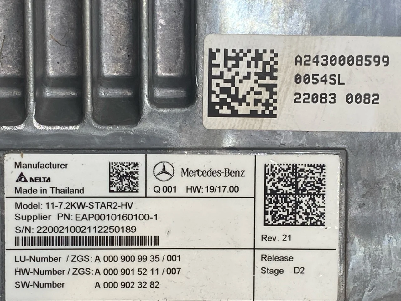 Mercedes EQA H243 2021- Încărcător baterie vedere 3