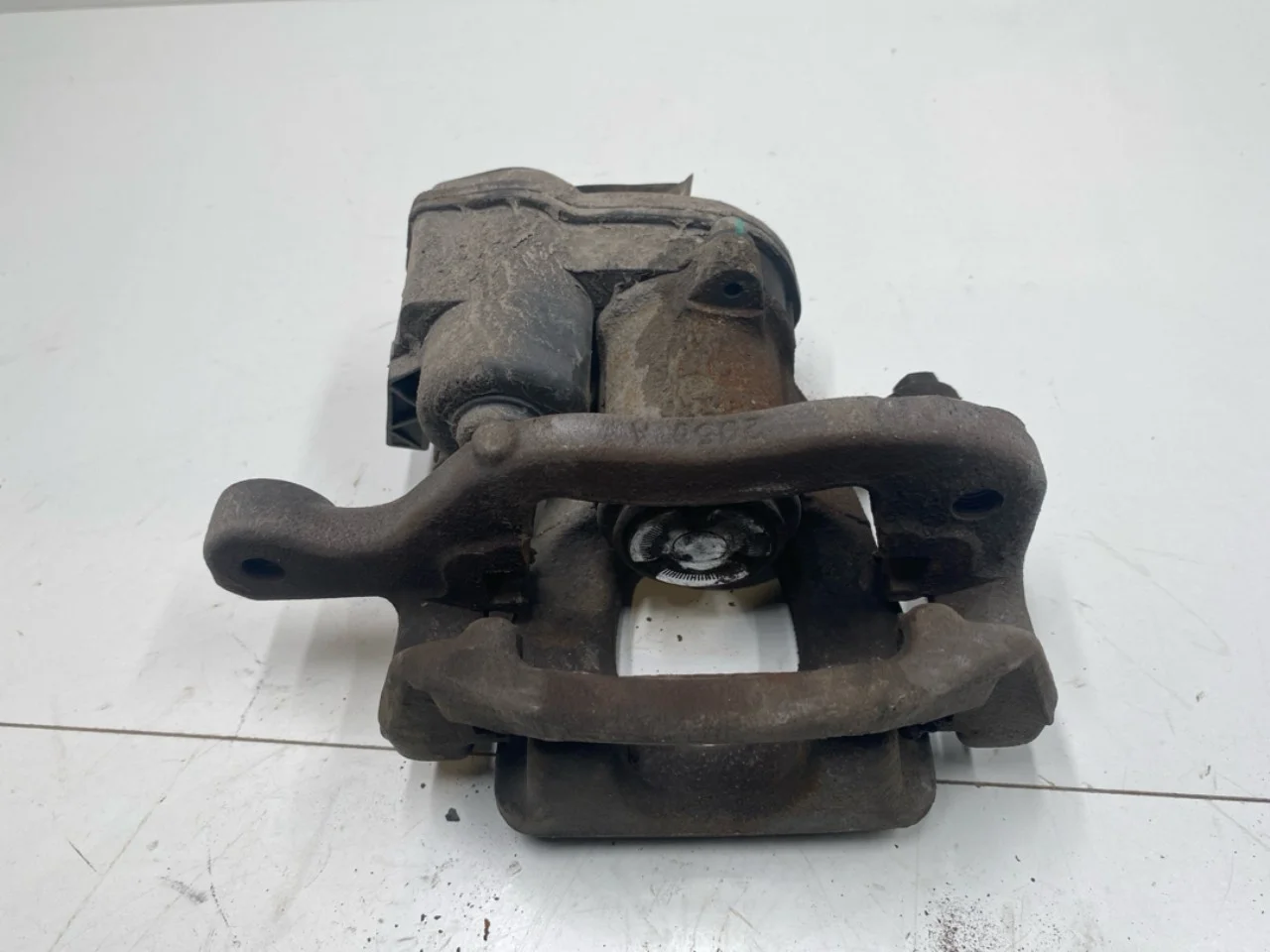 Nissan LEAF 2017-24 Rear right brake caliper view 3
