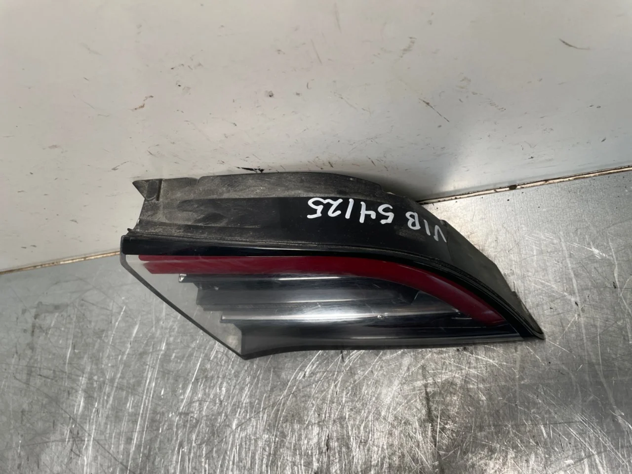 Tesla MODEL 3 2017--> Rear light, left, on tailgate (inner) view 2