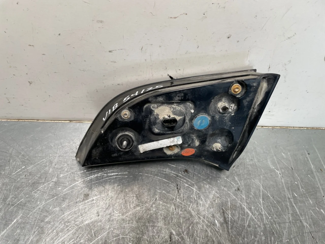 Tesla MODEL 3 2017--> Rear light, left, on tailgate (inner) view 4