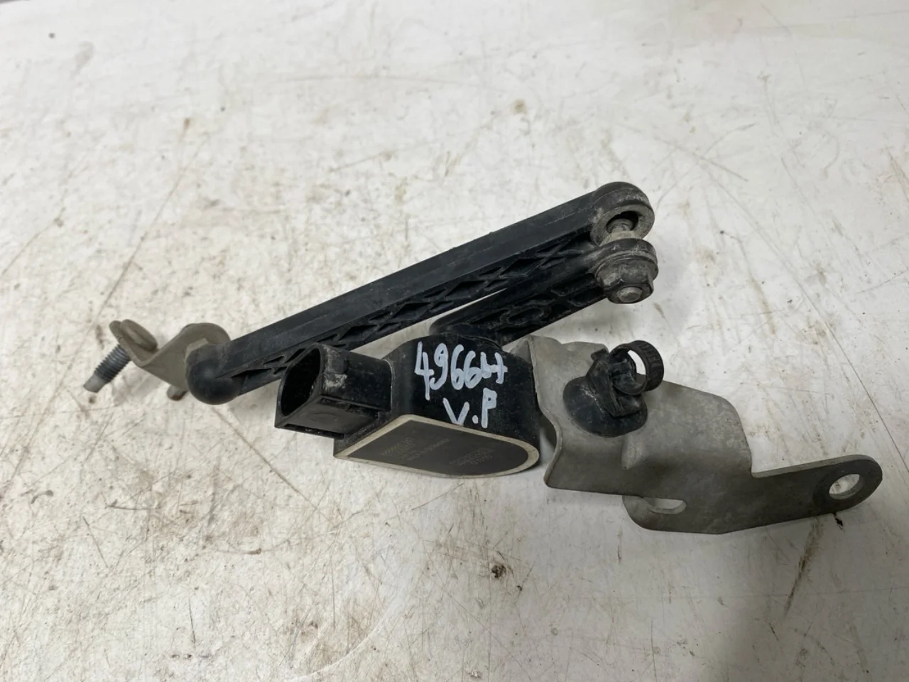 Polestar 2 2020- Level control / air suspension sensor view 3