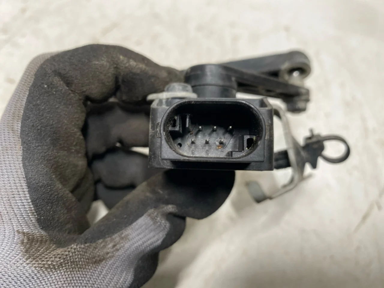Polestar 2 2020- Level control / air suspension sensor view 4