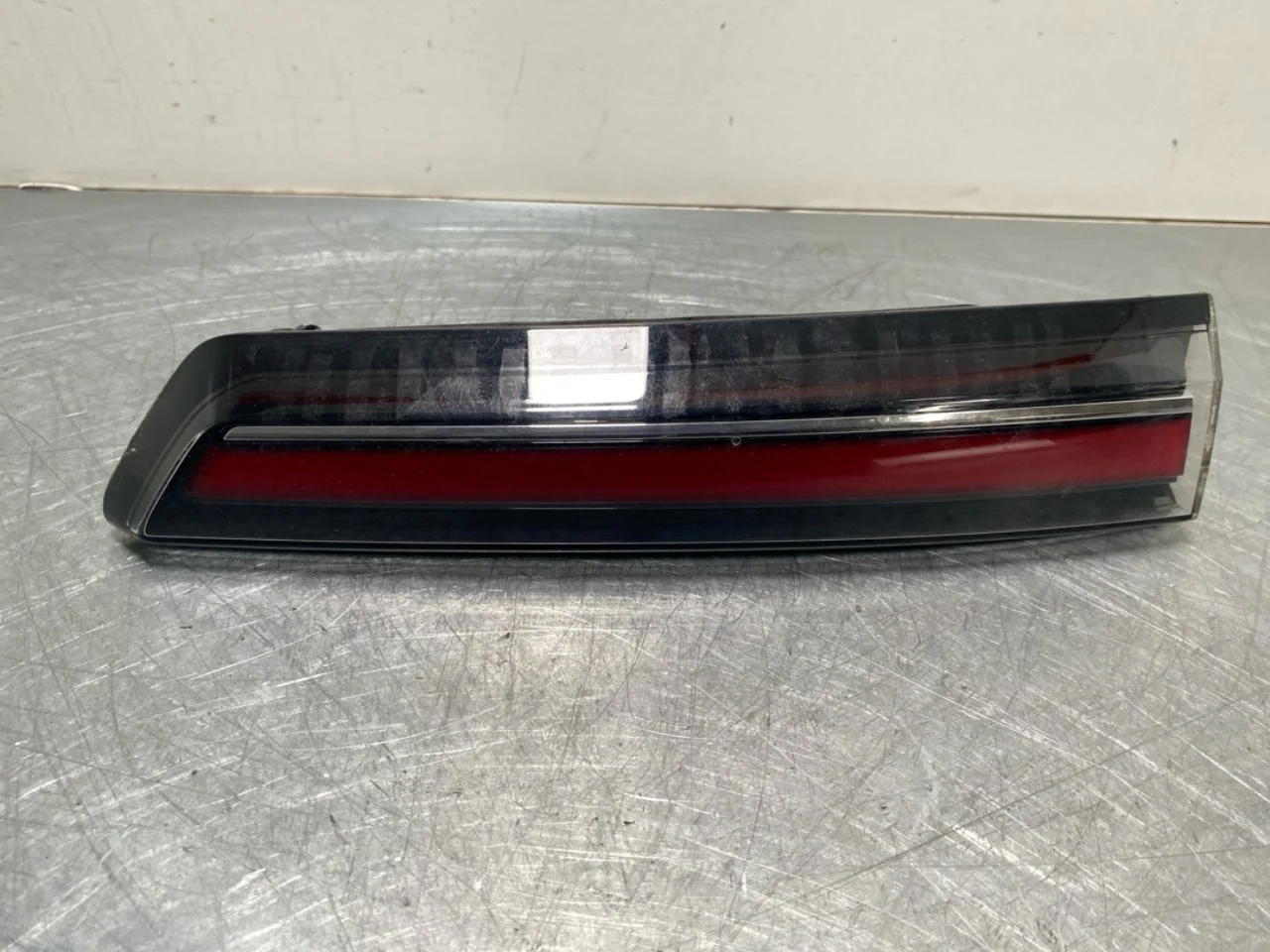 Opel / Vauxhall OPEL MOKKA 21 > Rear light, left, on tailgate (inner)