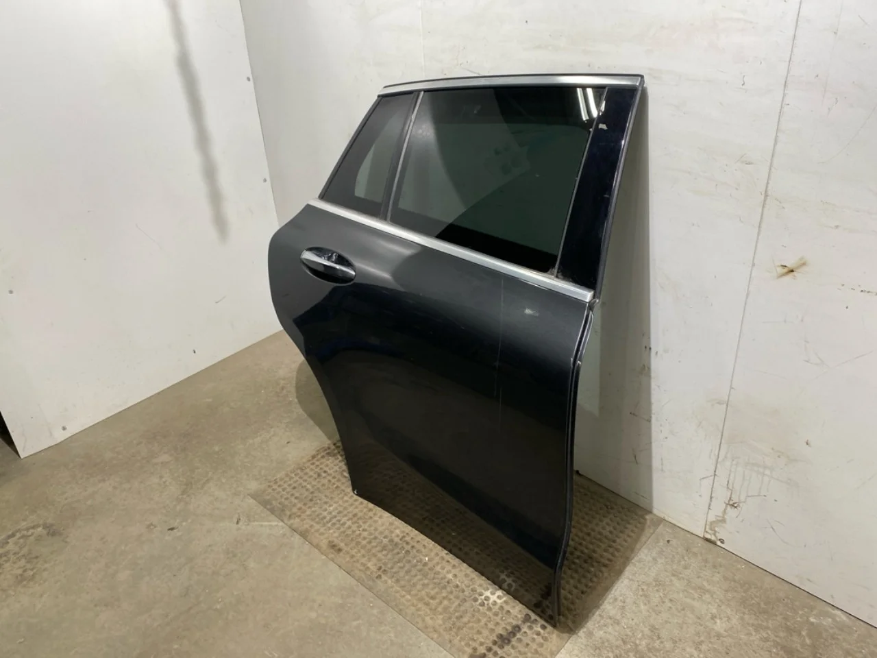 Mercedes EQC 2020- Door, 4-door, rear right view 3
