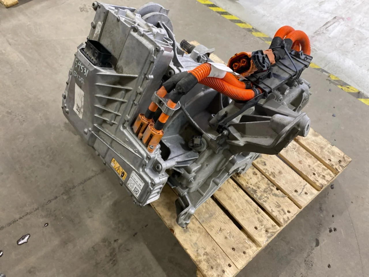 Mercedes EQC 2020- Elektromos motor, első vedere 2
