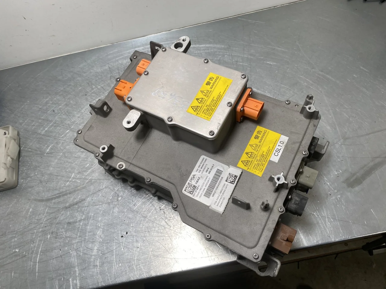 Toyota PROACE II 2016- Battery charger