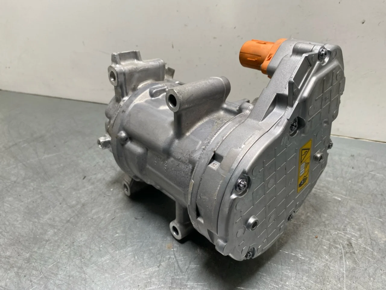 Mercedes EQS V297 2022- Klímakompresszor view 2