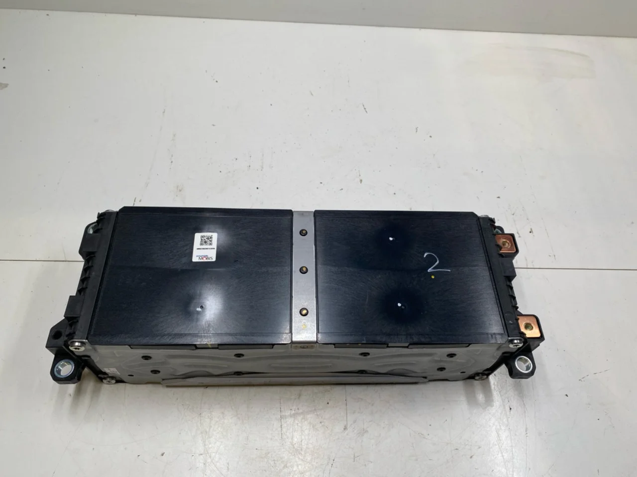 High-voltage battery cell / module