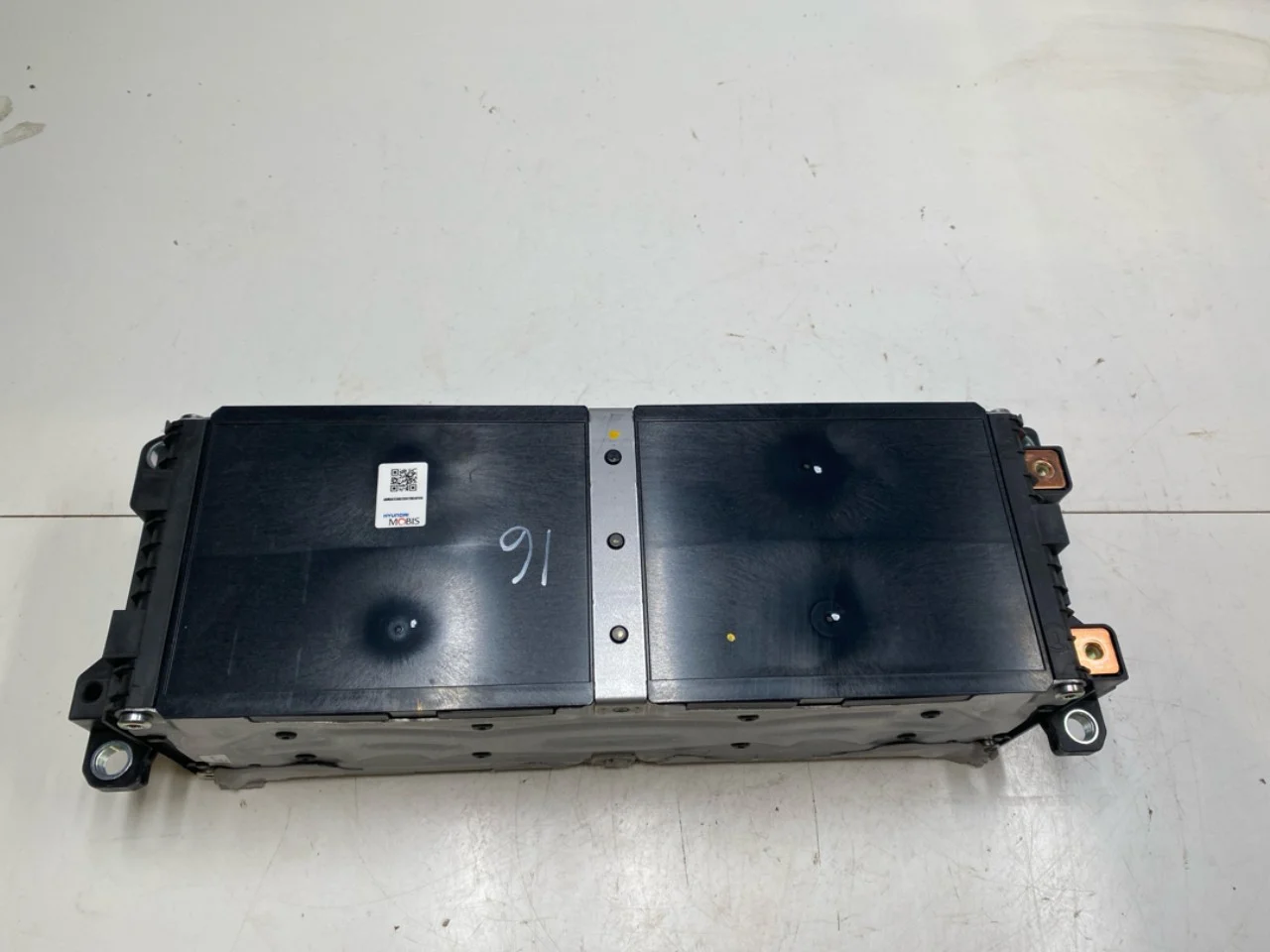 High-voltage battery cell / module