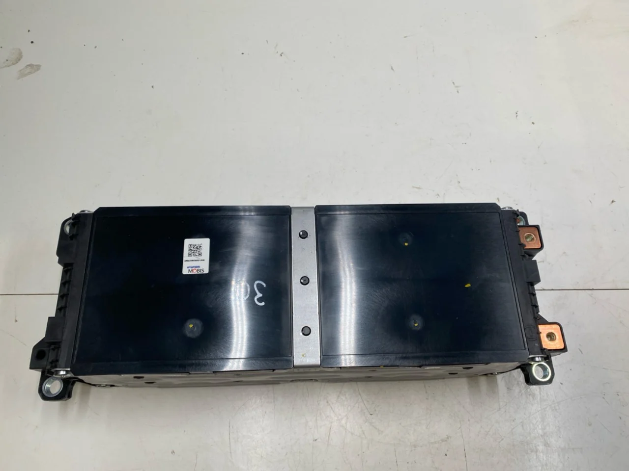 High-voltage battery cell / module