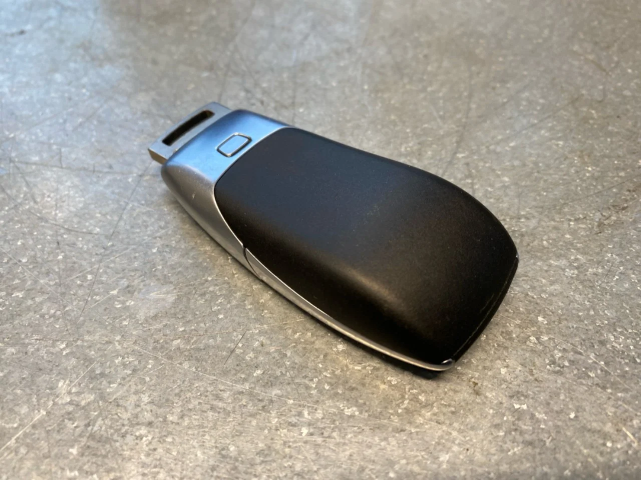 Mercedes EQA H243 2021- Remote control, central locking / alarm view 4