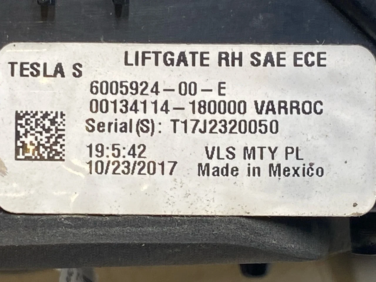 Tesla MODEL S 2013- Hátsó lámpa, jobb, csomagtérajtón (belső) nézet 3