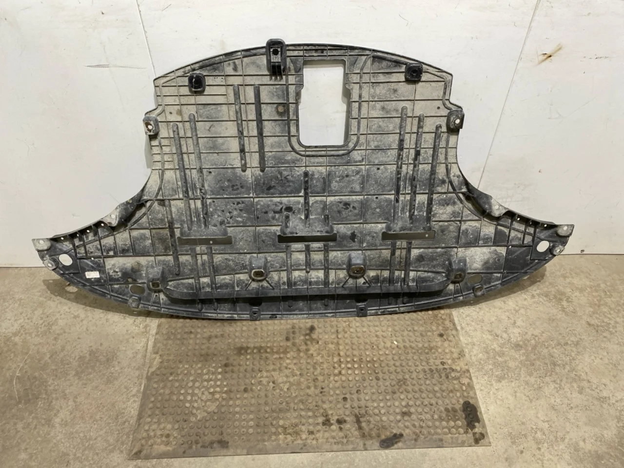 Hyundai KONA 2023- Underbody protection plate (engine/gearbox/floor) view 2