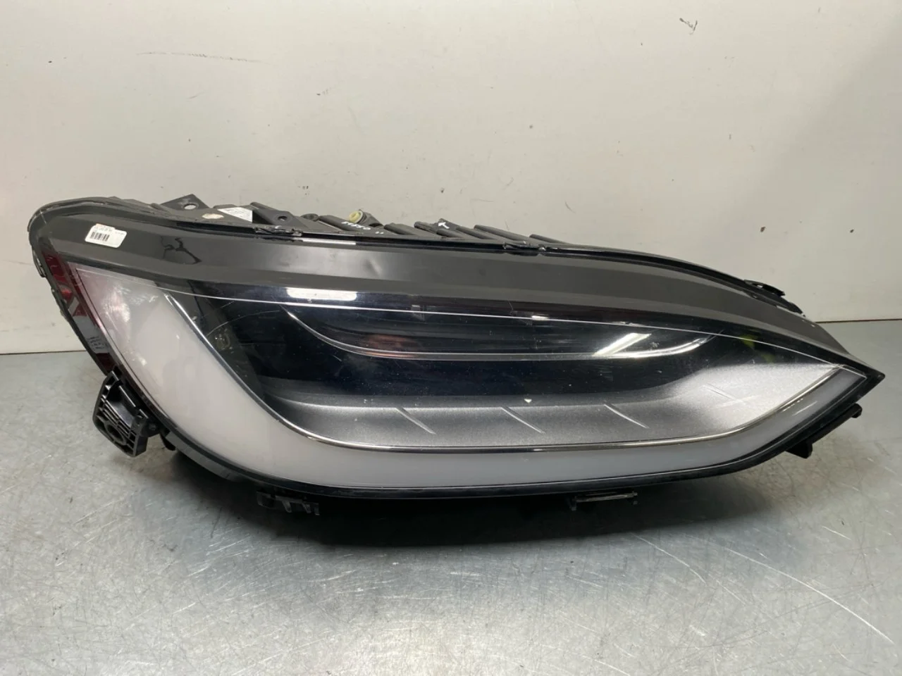 Tesla MODEL X 2016- Fényszóró, jobb